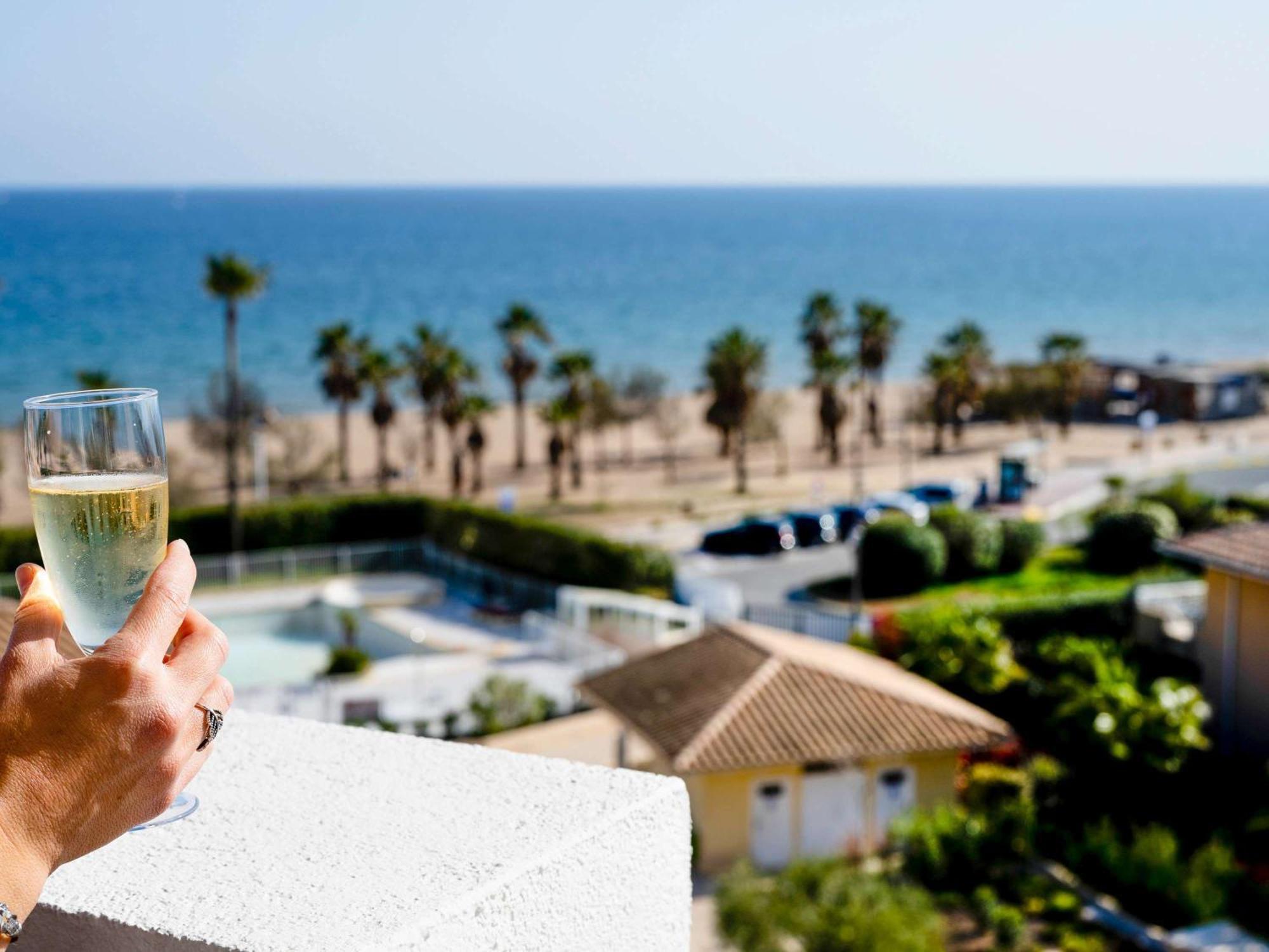 Mercure Thalasso & Spa Port Fréjus Exteriör bild