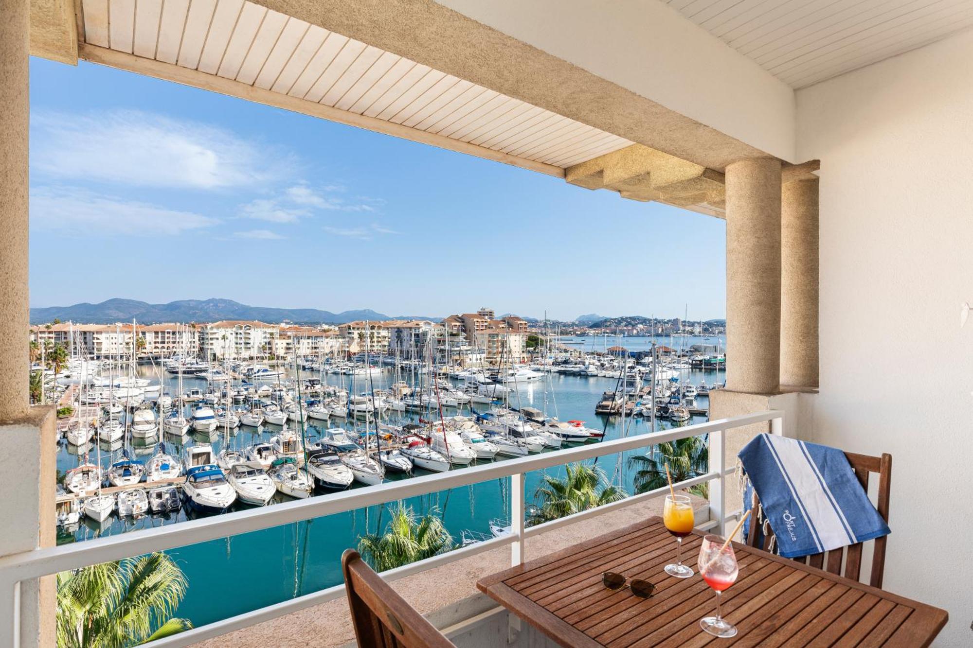 Mercure Thalasso & Spa Port Fréjus Exteriör bild