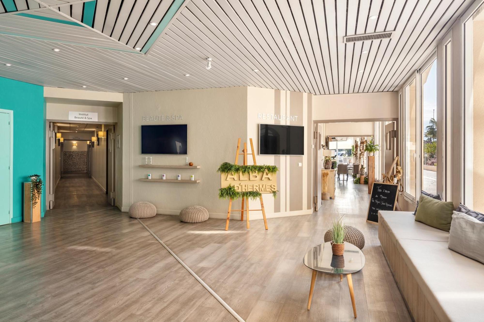 Mercure Thalasso & Spa Port Fréjus Exteriör bild